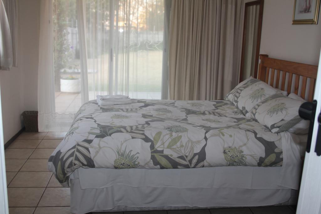 Dove'S Nest Guest House Kempton Park Buitenkant foto